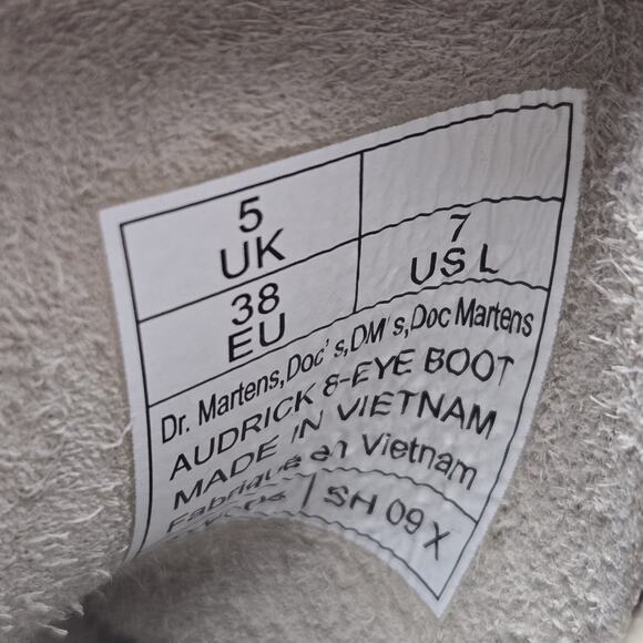 NEW Dr Martens Audrick 8 Eye Boot Womens Size 7 Lace Up Platform Boots Gray - Picture 10 of 12